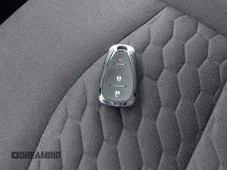 2021 Chevrolet Equinox LT z VIN 3GNAXUEV7ML351919, wystawiony jako IAAI lot #42109386 z przebiegiem 84 815 mil mil oraz . Historia ofert i sprzedaży dostępna na DreamBid. Obrazek 11.