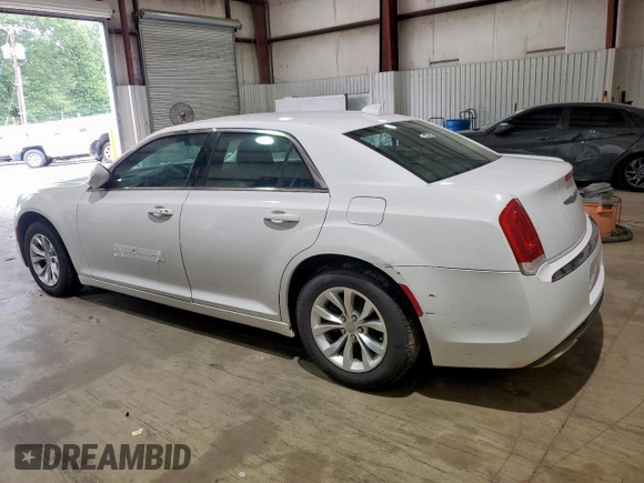 2015 Chrysler 300 Limited z VIN 2C3CCAAG8FH875874, wystawiony jako Copart lot #58258245 z przebiegiem 166 102 mil mil oraz Szkoda całkowita • Salvage title. Historia ofert i sprzedaży dostępna na DreamBid. Obrazek 2.
