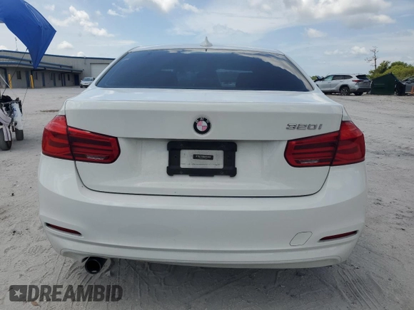 2017 BMW 3 Series 320i z VIN WBA8A9C36HK864011, wystawiony jako Copart lot #58962565 z przebiegiem 101 810 mil mil oraz Czysty tytuł • Clean title. Historia ofert i sprzedaży dostępna na DreamBid. Obrazek 6.