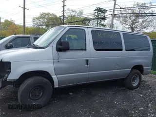 2014 Ford Econoline Passenger XL z VIN 1FBNE3BL3EDA67454, wystawiony jako IAAI lot #42186097 z przebiegiem Nie podano mil oraz . Historia ofert i sprzedaży dostępna na DreamBid. Obrazek 13.