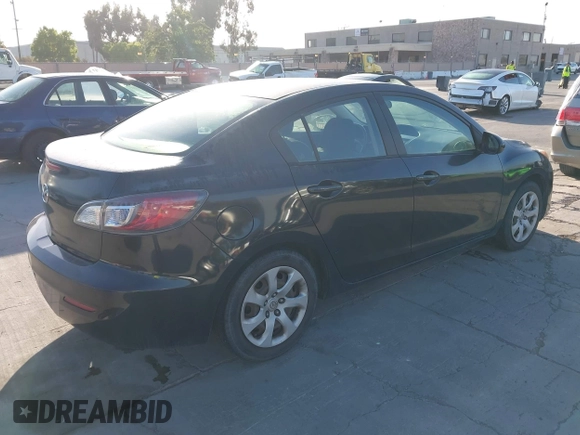 2012 Mazda 3 i Sport z VIN JM1BL1UG4C1527566, wystawiony jako IAAI lot #42394588 z przebiegiem 222 986 mil mil oraz . Historia ofert i sprzedaży dostępna na DreamBid. Obrazek 4.