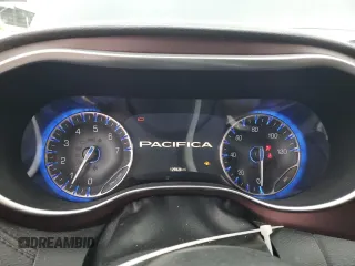 2020 Chrysler Pacifica Limited with VIN 2C4RC1GG5LR163048, listed as a Copart auction lot 47285625 with 129,828 mi miles and Salvage title. Bid and sale history available at DreamBid. Image 9.