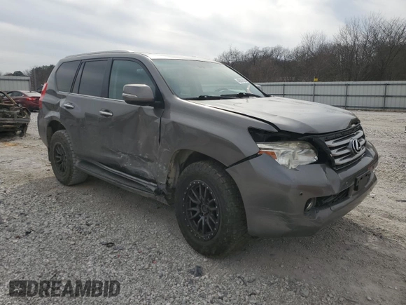 2010 Lexus GX 460 z VIN JTJBM7FXXA5006531, wystawiony jako Copart lot #48831525 z przebiegiem 201 716 mil mil oraz Tytuł czysty. Historia ofert i sprzedaży dostępna na DreamBid. Obrazek 4.