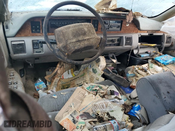 1992 Chevrolet Caprice z VIN 1G1BN53E5NW120694, wystawiony jako Copart lot #73438584 z przebiegiem 156 839 mil mil oraz Czysty tytuł • Clean title. Historia ofert i sprzedaży dostępna na DreamBid. Obrazek 8.