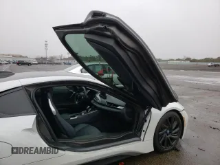 2016 BMW i8 z VIN WBY2Z2C52GV675619, wystawiony jako Copart lot #39725842 z przebiegiem 7047 mil mil oraz . Historia ofert i sprzedaży dostępna na DreamBid. Obrazek 9.