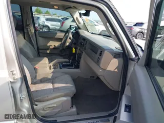 2007 Jeep Commander Sport with VIN 1J8HG48K87C696538, listed as a IAAI auction lot 39853716 with 226,491 mi miles. Bid and sale history available at carsss.com. Image 5.