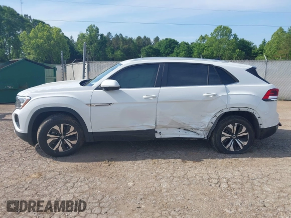 2024 Volkswagen Atlas SE with VIN 1V2DE2CA0RC259827, listed as a IAAI auction lot 42145264 with 10,302 mi miles and . Bid and sale history available at DreamBid. Image 14.