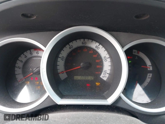 2013 Toyota Tacoma with VIN 3TMLU4EN7DM113315, listed as a IAAI auction lot 41938415 with 228,912 mi miles and . Bid and sale history available at DreamBid. Image 7.