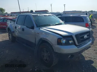 2006 Ford F-150 XLT z VIN 1FTPW04526KD51346, wystawiony jako IAAI lot #42590964 z przebiegiem Nie podano mil oraz . Historia ofert i sprzedaży dostępna na DreamBid. Obrazek 1.