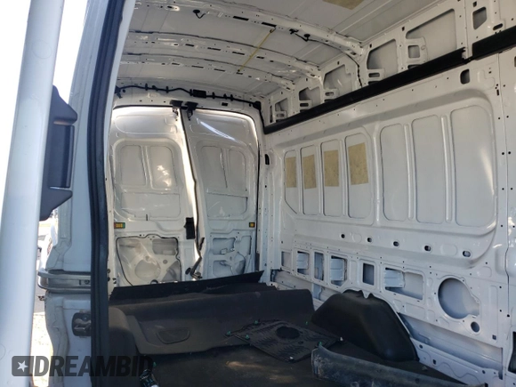 2024 Ford Transit Cargo with VIN 1FTBW3U8XRKA50365, listed as a Copart auction lot 69806664 with 7,292 mi miles and Salvage Title. Bid and sale history available at DreamBid. Image 10.