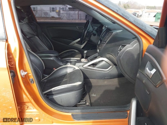 2015 Hyundai Veloster Turbo with VIN KMHTC6AE5FU240790, listed as a IAAI auction lot 41497795 with 180,601 mi miles. Bid and sale history available at carsss.com. Image 5.