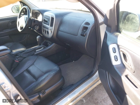 2007 Ford Escape Limited with VIN 1FMYU04197KA67054, listed as a IAAI auction lot 41665928 with 196,706 mi miles. Bid and sale history available at carsss.com. Image 5.
