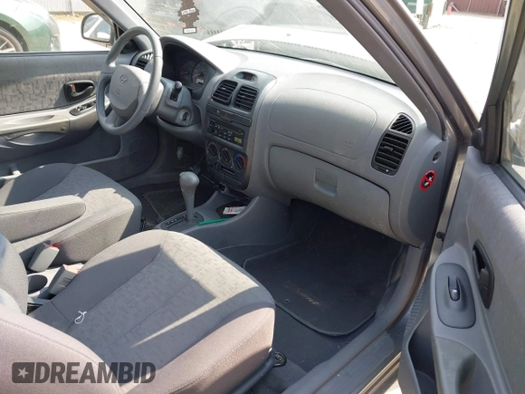 2003 Hyundai Accent GL z VIN KMHCG35CX3U243322, wystawiony jako IAAI lot #42277841 z przebiegiem 45 855 mil mil oraz . Historia ofert i sprzedaży dostępna na DreamBid. Obrazek 5.