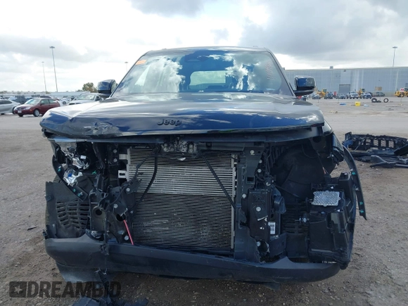 2023 Jeep Grand Cherokee Laredo z VIN 1C4RJHAG7PC661998, wystawiony jako IAAI lot #41104990 z przebiegiem 43 718 mil mil oraz . Historia ofert i sprzedaży dostępna na DreamBid. Obrazek 13.