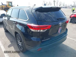 2018 Toyota Highlander SE z VIN 5TDJZRFH9JS551134, wystawiony jako IAAI lot #41904789 z przebiegiem 176 321 mil mil oraz . Historia ofert i sprzedaży dostępna na DreamBid. Obrazek 3.
