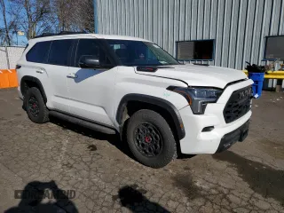 2024 Toyota Sequoia SR5 with VIN 7SVAAABA1RX044757, listed as a Copart auction lot 43834685 with 4,620 mi miles and Clean Title. Bid and sale history available at carsss.com. Image 4.