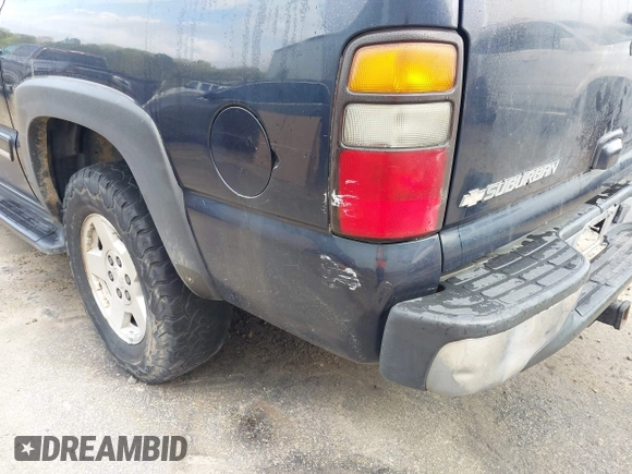 2004 Chevrolet Suburban LT with VIN 1GNEC16ZX4J331121, listed as a IAAI auction lot 41929290 with 293,849 mi miles. Bid and sale history available at carsss.com. Image 15.