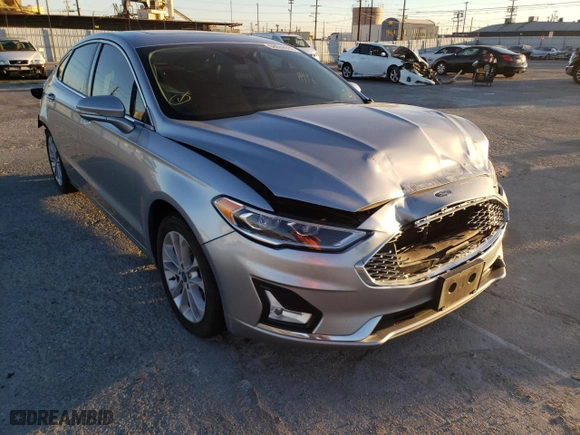 2020 Ford Fusion Plug-In Hybrid Titanium with VIN 3FA6P0SU0LR181732, listed as a Copart auction lot 68069932 with NaN miles. Bid and sale history available at carsss.com. Image 4.