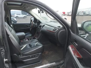 2007 Cadillac Escalade z VIN 1GYFK63837R335391, wystawiony jako IAAI lot #41841549 z przebiegiem 242 187 mil mil oraz . Historia ofert i sprzedaży dostępna na DreamBid. Obrazek 5.