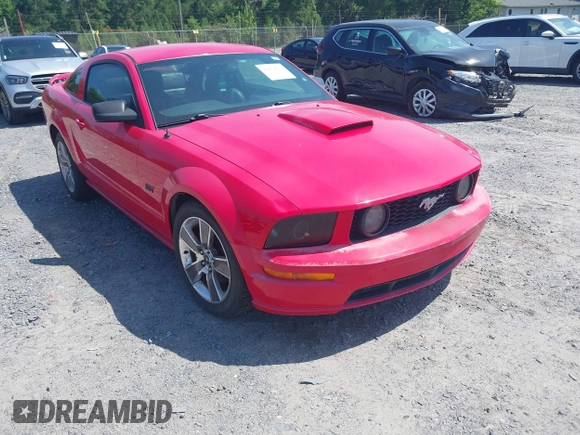 2008 Ford Mustang GT Deluxe z VIN 1ZVHT82H285184963, wystawiony jako IAAI lot #42479534 z przebiegiem 164 349 mil mil oraz . Historia ofert i sprzedaży dostępna na DreamBid. Obrazek 1.