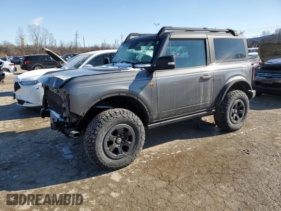 2022 Ford Bronco with VIN 1FMDE5CP1NLB49365, listed as a Copart auction lot 44935985 with 44,270 mi miles and Salvage title. Bid and sale history available at DreamBid. Image 1.