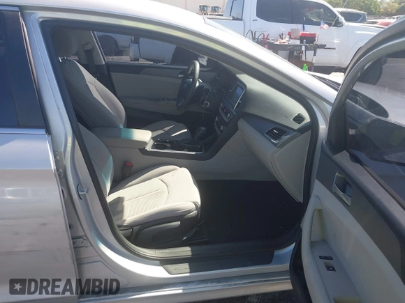 2019 Hyundai Sonata SE with VIN 5NPE24AF3KH810903, listed as a IAAI auction lot 41831371 with 68,317 mi miles and . Bid and sale history available at carsss.com. Image 5.