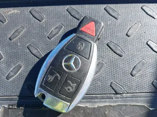 2008 Mercedes-Benz E-Class Luxury 3.5L with VIN WDBUF56X68B184781, listed as a IAAI auction lot 41812271 with 180,567 mi miles. Bid and sale history available at carsss.com. Image 11.