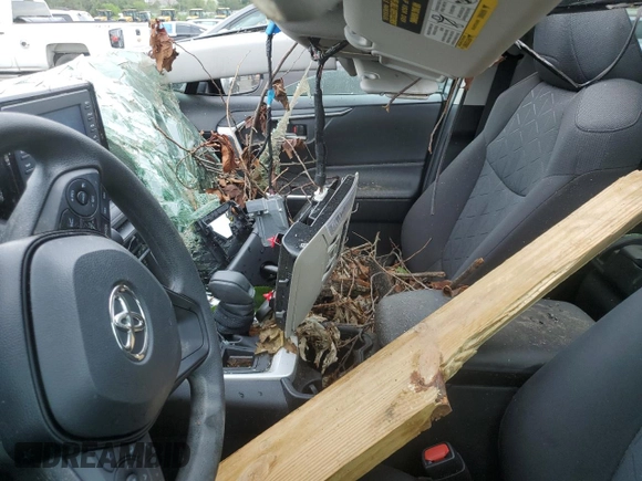 2020 Toyota RAV4 XLE with VIN 2T3P1RFV1LW131229, listed as a Copart auction lot 63795365 with Not provided miles and Salvage title. Bid and sale history available at DreamBid. Image 7.