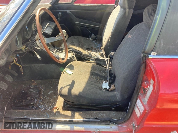 1981 Alfa Romeo Spider Veloce z VIN ZARBA5410B1012836, wystawiony jako IAAI lot #42364544 z przebiegiem Nie podano mil oraz . Historia ofert i sprzedaży dostępna na DreamBid. Obrazek 5.