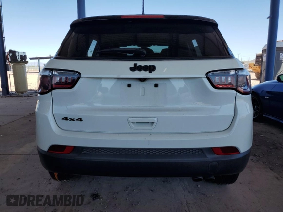 2018 Jeep Compass Latitude z VIN 3C4NJDBB9JT433152, wystawiony jako Copart lot #58214435 z przebiegiem 59 669 mil mil oraz Szkoda całkowita • Salvage title. Historia ofert i sprzedaży dostępna na DreamBid. Obrazek 6.