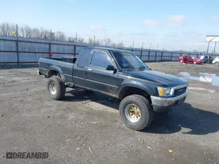 1990 Toyota 4WD Pickups DLX with VIN JT4VN13D3L5029947, listed as a IAAI auction lot 41769192 with 63,193 mi miles. Bid and sale history available at carsss.com. Image 1.