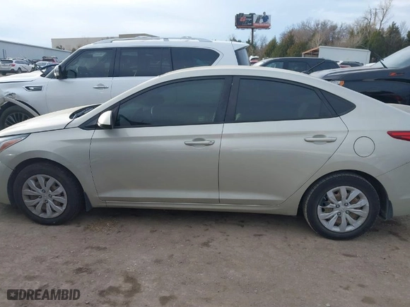 2019 Hyundai Accent SE with VIN 3KPC24A35KE052323, listed as a IAAI auction lot 41351975 with 122,094 mi miles. Bid and sale history available at carsss.com. Image 14.