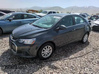 2020 Chevrolet Sonic LT z VIN 1G1JD5SB9L4118011, wystawiony jako Copart lot #56680215 z przebiegiem 65 603 mil mil oraz Szkoda całkowita • Salvage title. Historia ofert i sprzedaży dostępna na DreamBid. Obrazek 1.