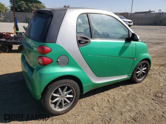 2008 Smart fortwo Pure z VIN WMEEJ31X18K113151, wystawiony jako Copart lot #79044774 z przebiegiem 56 530 mil mil oraz Czysty tytuł • Clean title. Historia ofert i sprzedaży dostępna na DreamBid. Obrazek 3.