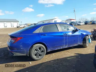 2023 Hyundai Elantra SEL z VIN KMHLM4AG3PU593422, wystawiony jako IAAI lot #41742184 z przebiegiem 17 631 mil mil oraz . Historia ofert i sprzedaży dostępna na DreamBid. Obrazek 13.