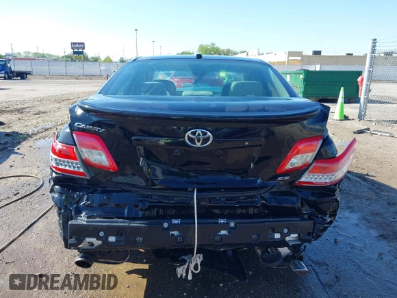 2011 Toyota Camry LE z VIN 4T1BF3EK7BU679002, wystawiony jako IAAI lot #42078508 z przebiegiem 179 019 mil mil oraz . Historia ofert i sprzedaży dostępna na DreamBid. Obrazek 17.