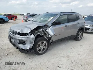 2023 Jeep Compass Altitude z VIN 3C4NJDBN3PT541849, wystawiony jako Copart lot #55336475 z przebiegiem 81 861 mil mil oraz Szkoda całkowita • Salvage title. Historia ofert i sprzedaży dostępna na DreamBid. Obrazek 1.