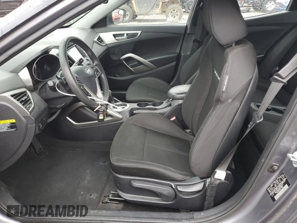 2013 Hyundai Veloster w/Red Int z VIN KMHTC6AD4DU088649, wystawiony jako Copart lot #58329295 z przebiegiem 174 798 mil mil oraz Czysty tytuł • Clean title. Historia ofert i sprzedaży dostępna na DreamBid. Obrazek 7.