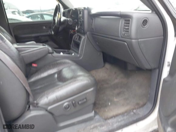 2003 Chevrolet Silverado 1500HD LT with VIN 1GCGK13U53F174242, listed as a IAAI auction lot 41315419 with 205,280 mi miles. Bid and sale history available at carsss.com. Image 5.