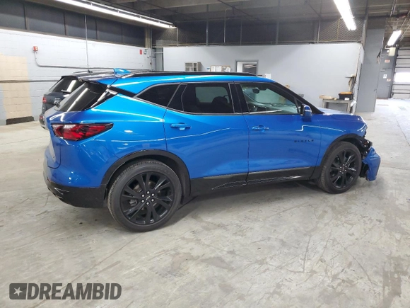 2021 Chevrolet Blazer RS z VIN 3GNKBKRS8MS542374, wystawiony jako Copart lot #56695675 z przebiegiem 29 274 mil mil oraz Szkoda całkowita • Salvage title. Historia ofert i sprzedaży dostępna na DreamBid. Obrazek 3.