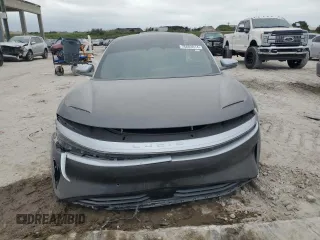 2023 Lucid Air Grand Touring z VIN 50EA1GBA8PA001431, wystawiony jako Copart lot #75683014 z przebiegiem 12 117 mil mil oraz Szkody całkowita. Historia ofert i sprzedaży dostępna na DreamBid. Obrazek 5.