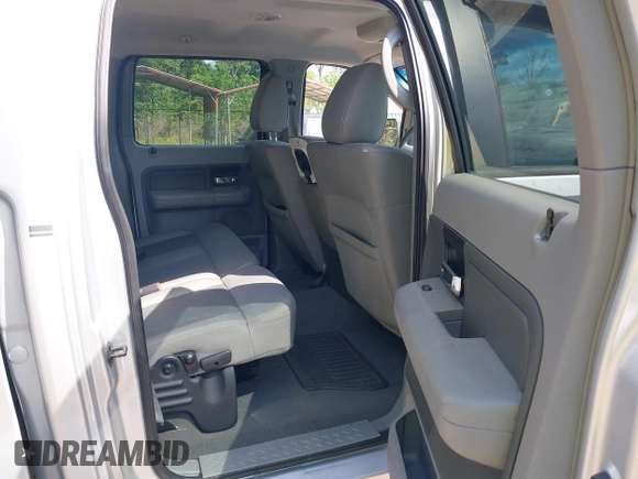 2008 Ford F-150 XLT z VIN 1FTPW14V88FA65700, wystawiony jako IAAI lot #42204460 z przebiegiem 109 230 mil mil oraz . Historia ofert i sprzedaży dostępna na DreamBid. Obrazek 8.