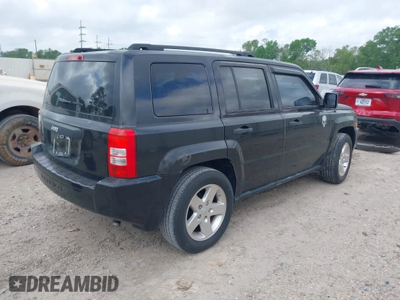 2009 Jeep Patriot Sport with VIN 1J8FT28B29D165484, listed as a IAAI auction lot 41939764 with 116,743 mi miles. Bid and sale history available at carsss.com. Image 4.