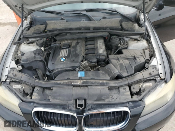 2011 BMW 3 Series 328i z VIN WBAPH7G54BNN02496, wystawiony jako Copart lot #60601785 z przebiegiem 156 459 mil mil oraz Czysty tytuł • Clean title. Historia ofert i sprzedaży dostępna na DreamBid. Obrazek 11.