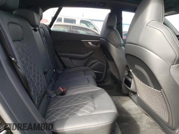2022 Audi SQ8 Prestige z VIN WA1CWBF11ND019903, wystawiony jako Copart lot #39772444 z przebiegiem Nie podano mil oraz . Historia ofert i sprzedaży dostępna na DreamBid. Obrazek 11.