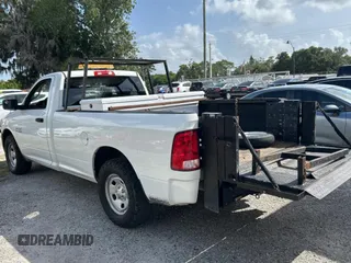 2017 Ram 1500 Tradesman z VIN 3C6JR7DG1HG617495, wystawiony jako Copart lot #66641845 z przebiegiem 142 042 mil mil oraz Czysty tytuł • Clean title. Historia ofert i sprzedaży dostępna na DreamBid. Obrazek 3.