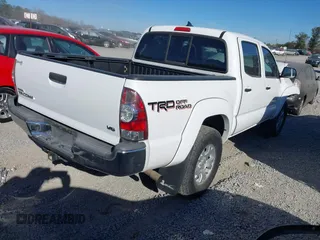 2014 Toyota Tacoma with VIN 5TFLU4EN1EX103052, listed as a IAAI auction lot 41653270 with 121,656 mi miles. Bid and sale history available at carsss.com. Image 4.