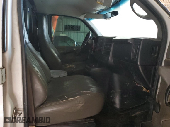 2008 Chevrolet Express Cargo z VIN 1GCFG15XX81181373, wystawiony jako Copart lot #81932134 z przebiegiem Nie podano mil oraz Szkoda całkowita • Salvage title. Historia ofert i sprzedaży dostępna na DreamBid. Obrazek 7.