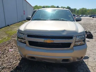 2012 Chevrolet Suburban LT with VIN 1GNSCJE03CR128206, listed as a IAAI auction lot 42002119 with 329,078 mi miles. Bid and sale history available at carsss.com. Image 12.