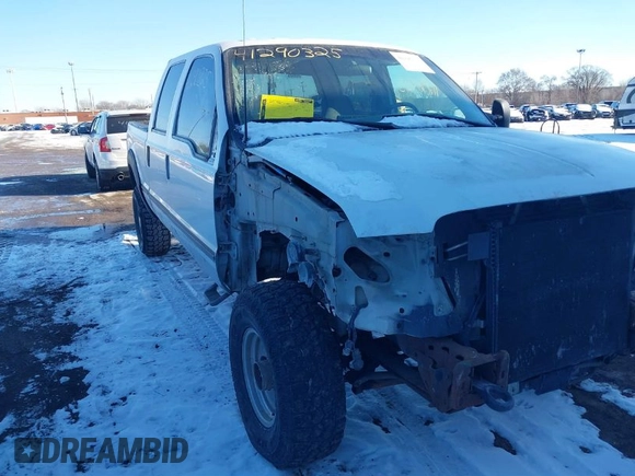 1999 Ford Super Duty F-250 XL with VIN 1FTNW21F9XEC14744, listed as a IAAI auction lot 41290325 with 200,113 mi miles. Bid and sale history available at carsss.com. Image 1.